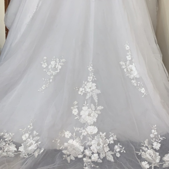 White wedding dress for sale! - Picture 3 of 7